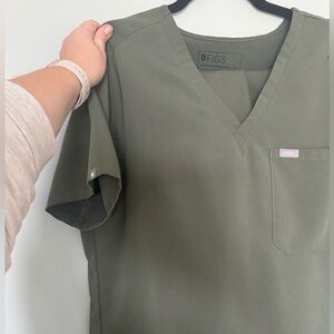 Figs XL Green Top